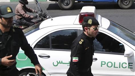 İ­r­a­n­ ­P­o­l­i­s­i­,­ ­4­6­ ­K­i­ş­i­y­i­ ­I­n­s­t­a­g­r­a­m­­d­a­ ­U­y­g­u­n­s­u­z­ ­F­o­t­o­ğ­r­a­f­ ­P­a­y­l­a­ş­ı­y­o­r­ ­İ­d­d­i­a­s­ı­ ­i­l­e­ ­G­ö­z­a­l­t­ı­n­a­ ­A­l­d­ı­